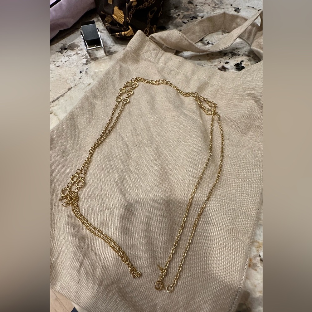 Fabulous addition to any vintage collection. Trifari Heavy Gold Plated